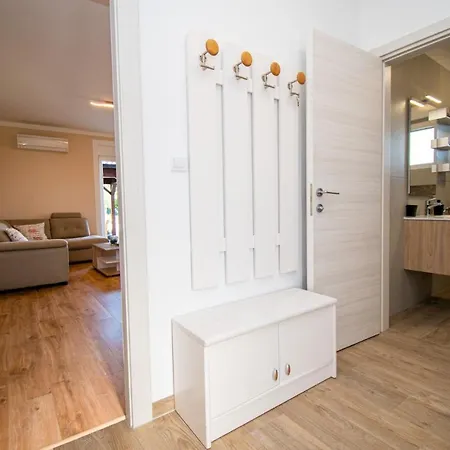 Afrodita In Pula-istrien וילה פולה