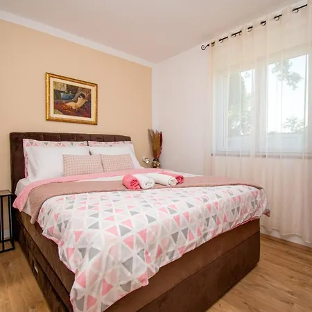 Afrodita In Pula-istrien Πούλα