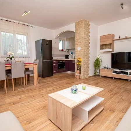 Afrodita In Pula-istrien Βίλα