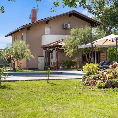 Villa Afrodita In Pula-istrien - By Istrabook *