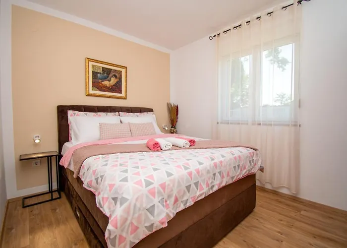 Afrodita In Pula-istrien 풀라