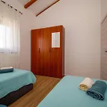 Afrodita In Pula-istrien - By Istrabook Villa *