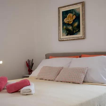 Afrodita In Pula-istrien - By Istrabook Villa